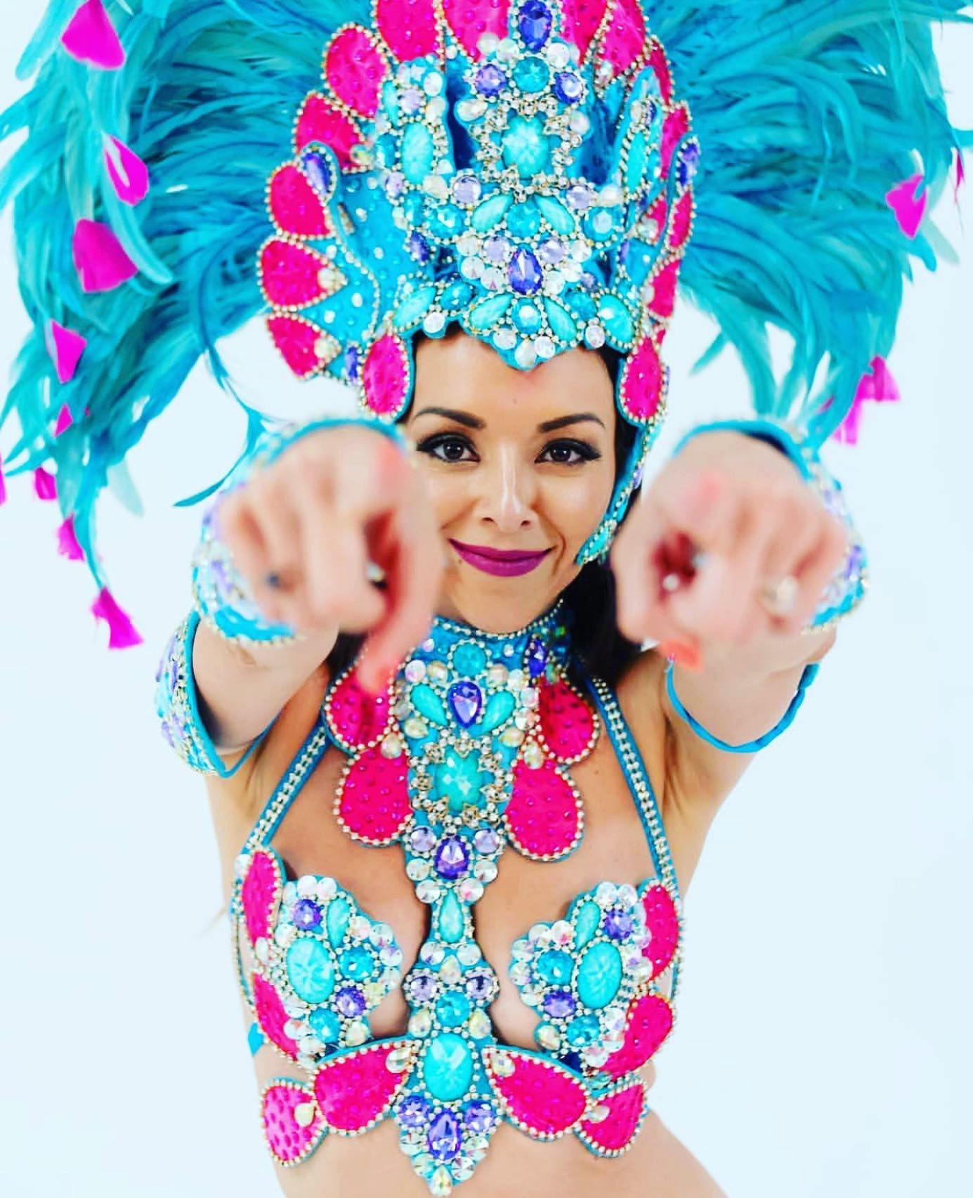 carnival 2023 uk outfit ideas / plus size carnival outfit